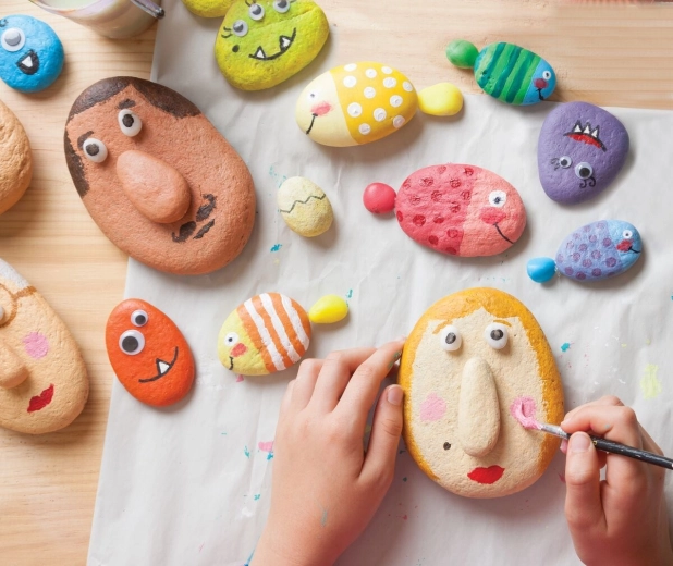 Pietricele vesele cu ochișori și detalii 3D