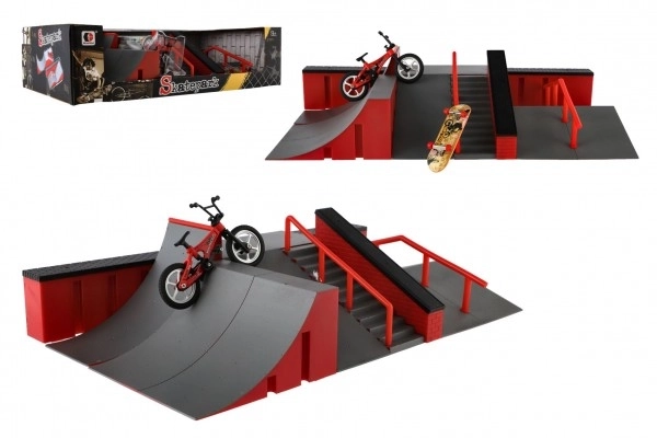 Skatepark cu rampă realistă, skateboard și bicicletă pentru degete