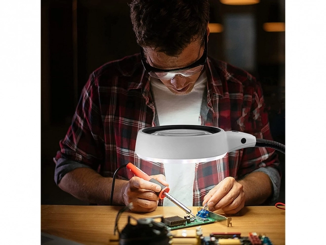 Lupă cosmetică cu iluminare LED