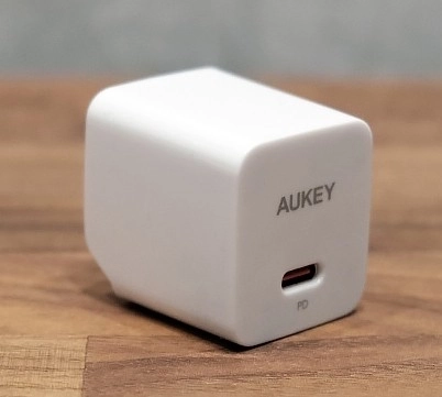 Încărcător compact USB-C Aukey PD 20W Alb