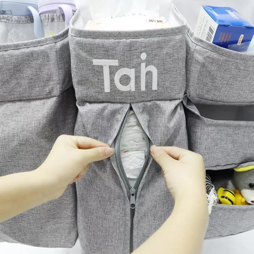 Buzunar practic cu fermoar pentru scutece și provizii mai mari