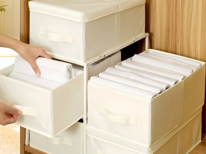 Organizator alb pentru îmbrăcăminte