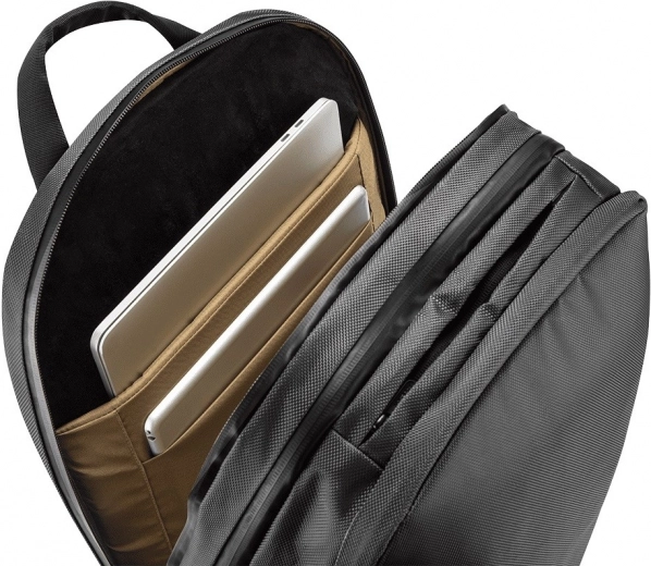 Depozitare sigură pentru laptop de 17″