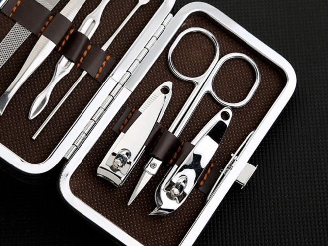 Set manichiură și pedichiură în etui cu clești pentru unghii, 7 piese