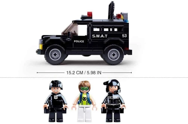 Trei figurine și accesorii bogate