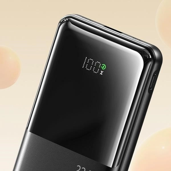 Powerbank 10000mAh cu încărcare rapidă și patru porturi