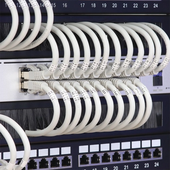 QOLTEC panou cu perii pentru rack de 19″, 1U