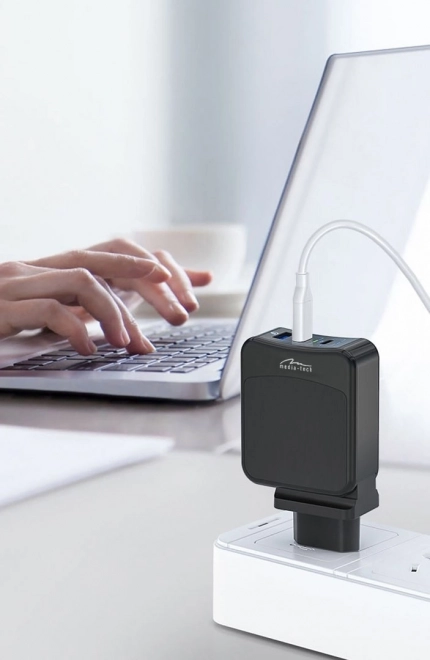 Încărcător universal 65W cu USB-C și USB