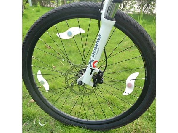 Aplicație cu LED pentru spițele bicicletei
