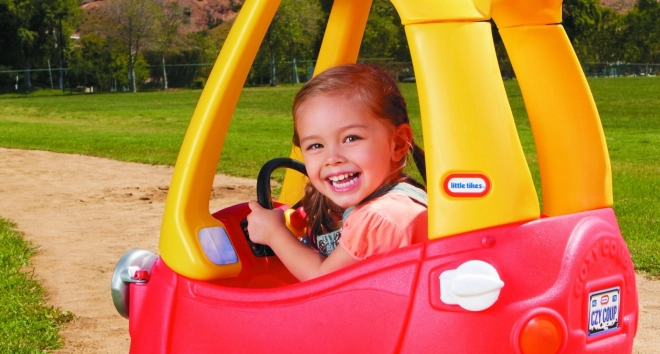 Mașină de jucărie Cozy Coupe cu ochi noi