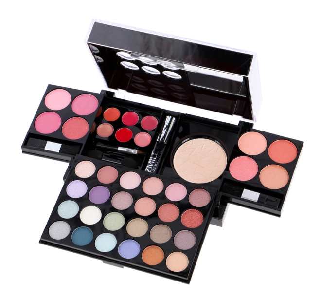 Paletă largă de culori pentru look-uri infinite