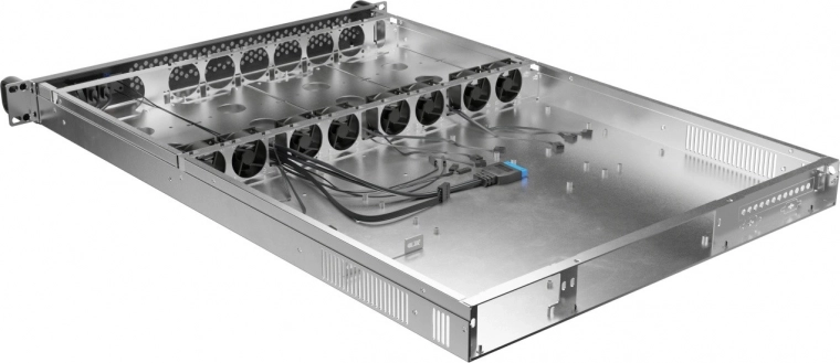 Răcire avansată: 8× 40 mm PWM cu zgomot redus