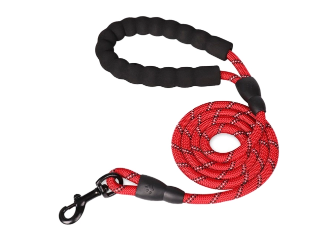 Construcție din frânghie rezistentă și carabină solidă