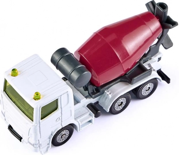 Tamburul rotativ al betonierei pentru o joacă realistă