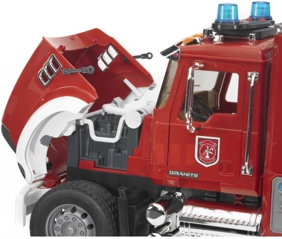 Părți deschizabile și motor detaliat