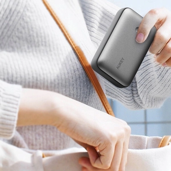Mini powerbank Aukey cu capacitate de 20000mAh cu încărcare rapidă QC 3.0