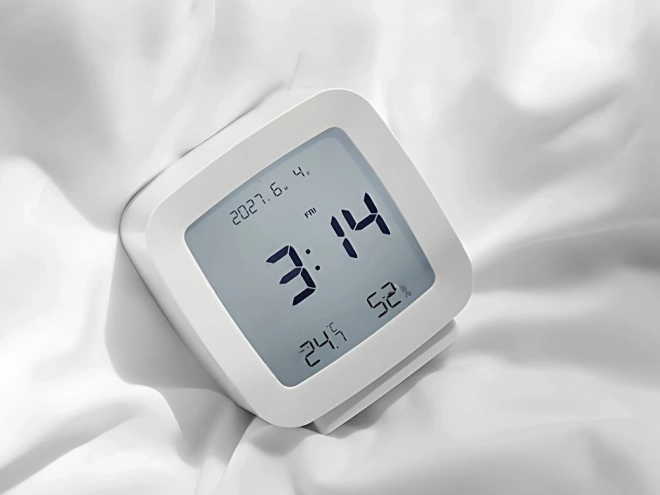 Ceas deșteptător cu funcție de amânare și măsurare a temperaturii și umidității
