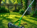 Aerator și scarificator manual pentru gazon pe roți, cu mănuși
